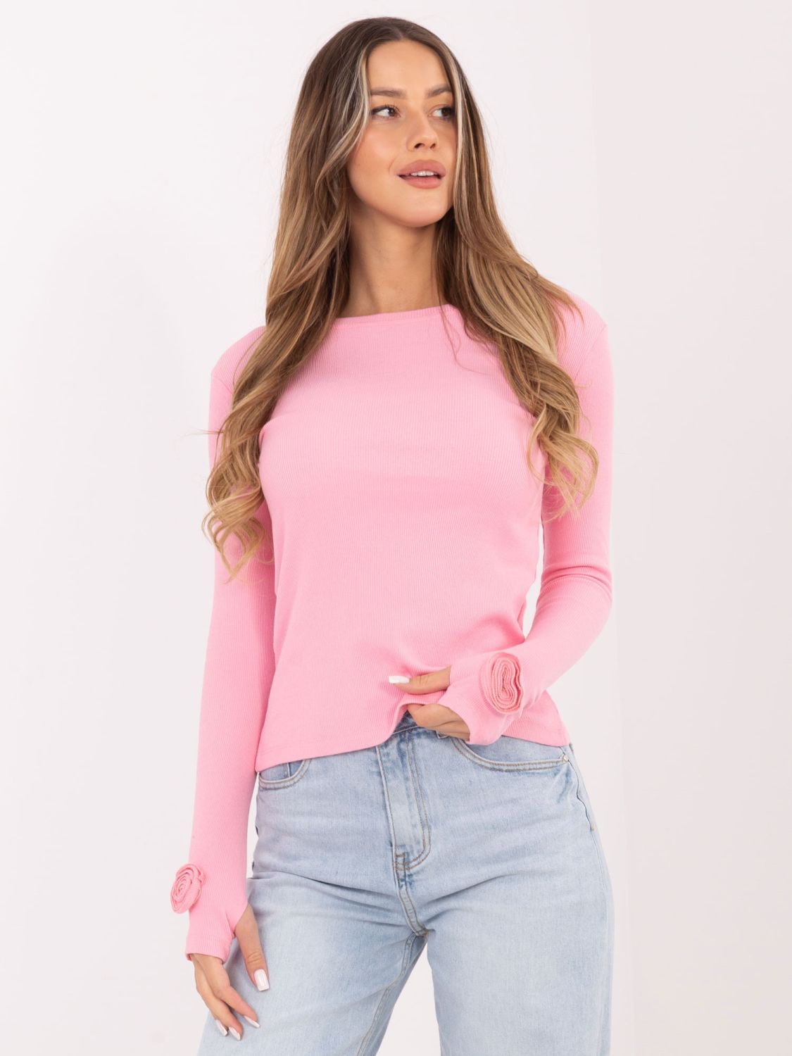 Bluză roz deschis, reiată, cu mâneci lungi