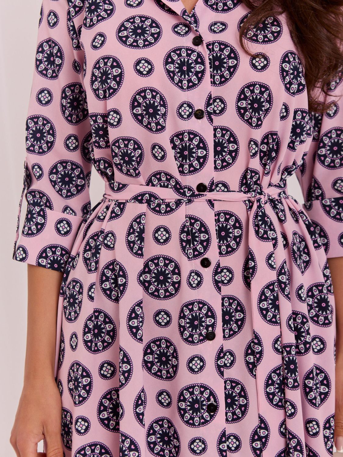 Rochie midi evazată roz deschis cu curea