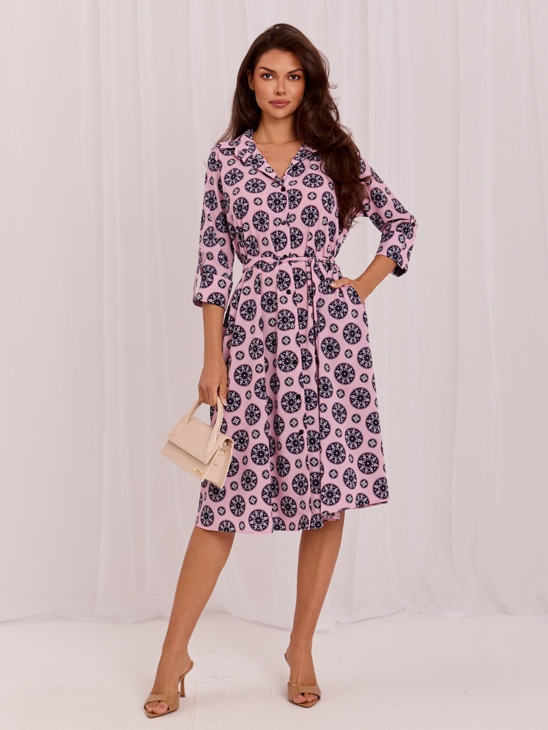 Rochie midi evazată roz deschis cu curea