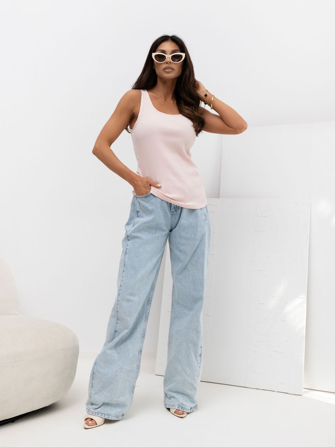 Top roz deschis cu bretele, material reiat