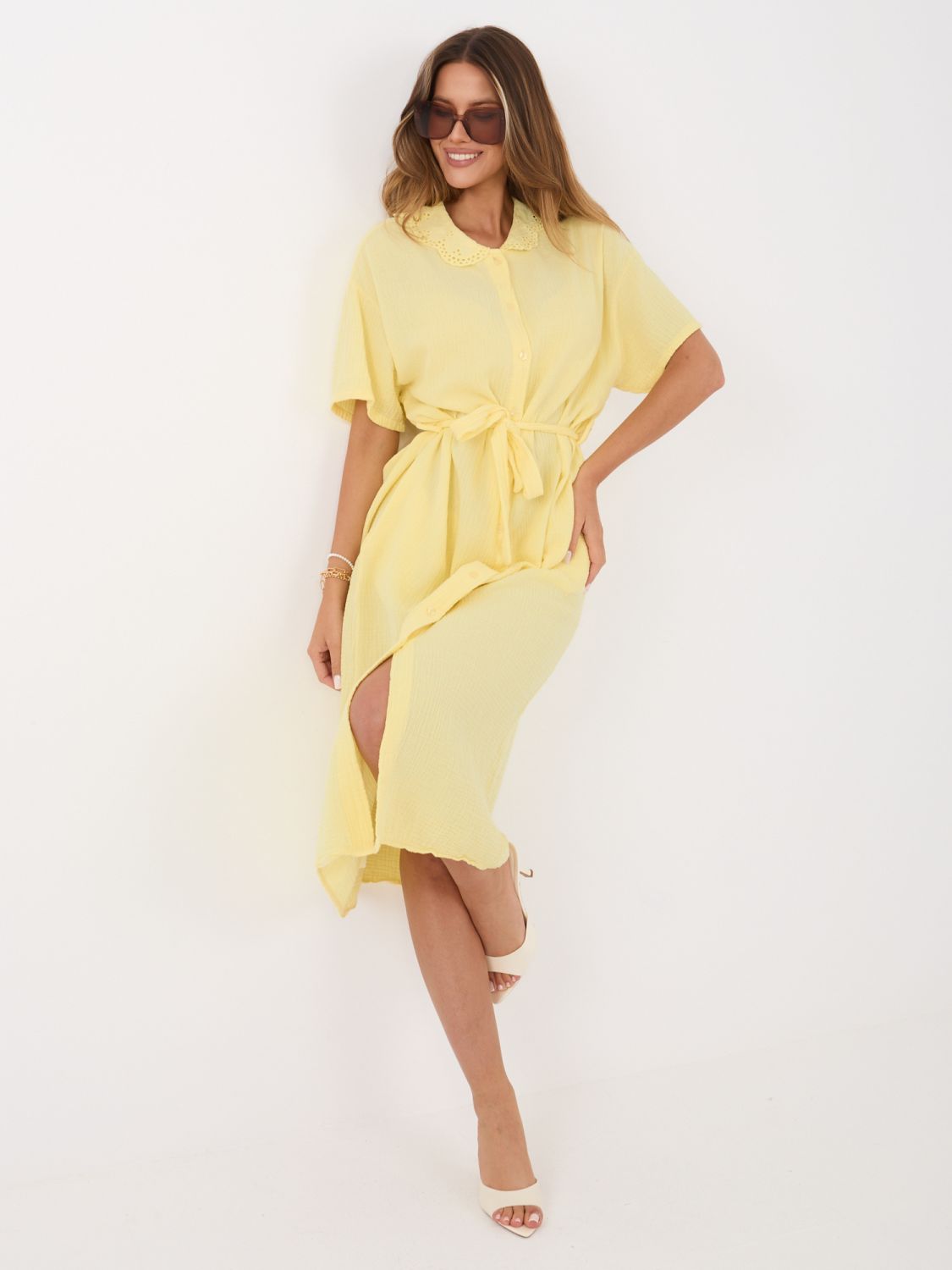 Rochie midi galbenă evazată cu curea și buzunare