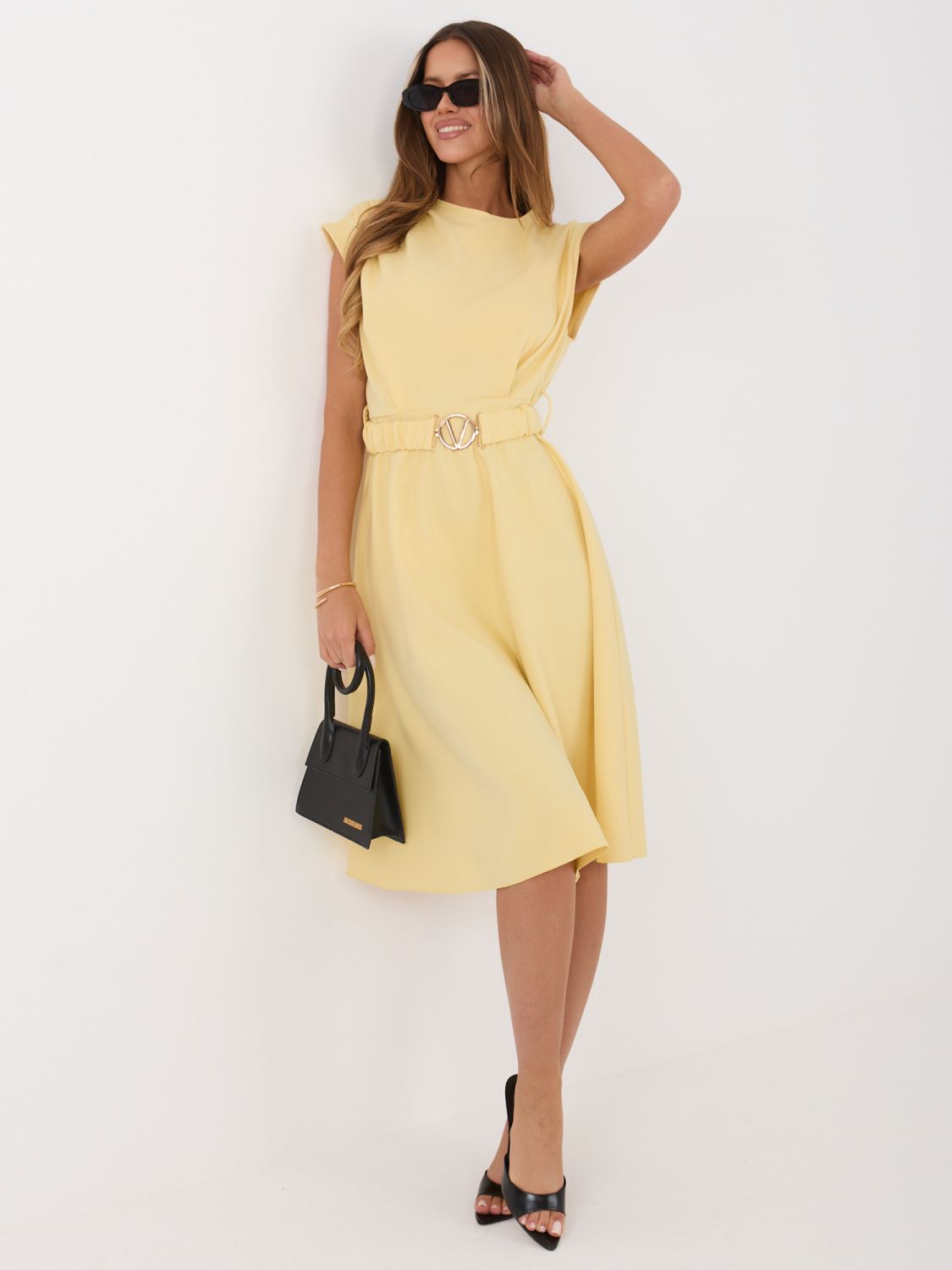 Rochie midi galbenă evazată cu curea