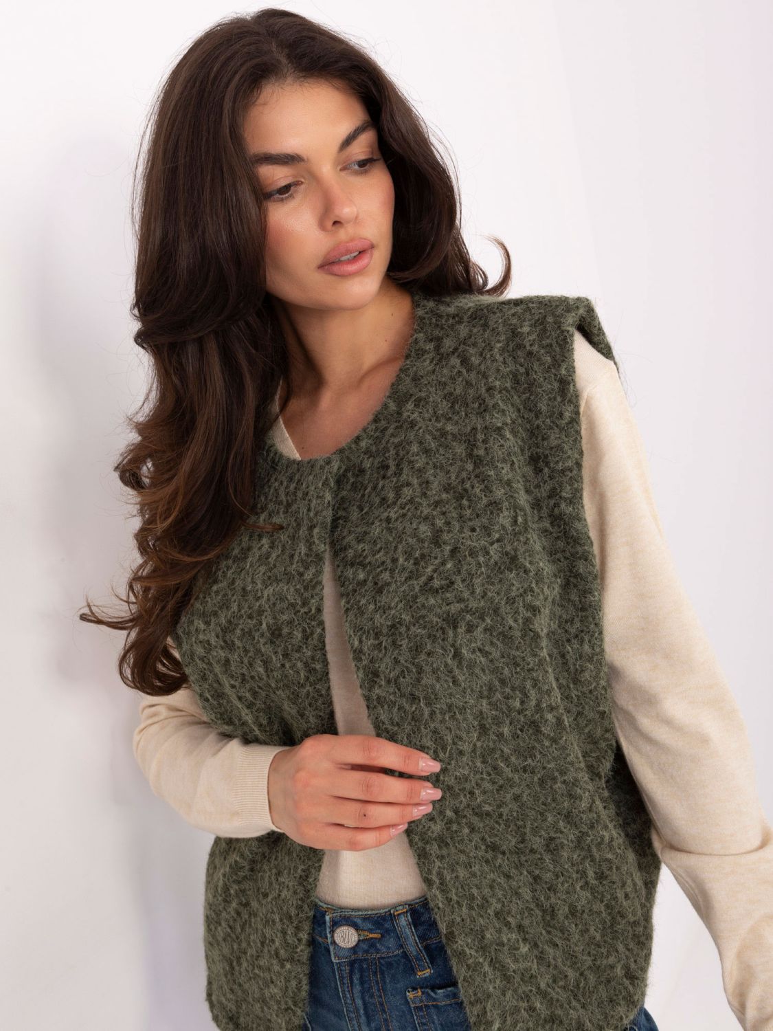 Vestă tricotată khaki cu buzunare, stil casual