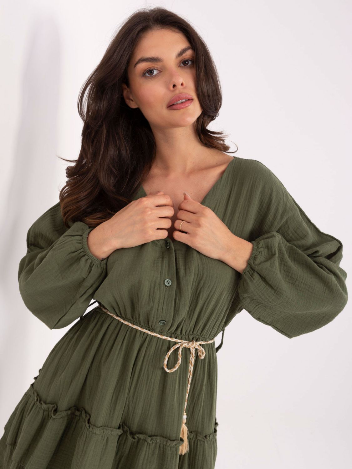 Rochie khaki cu fustă evazată și mâneci lungi