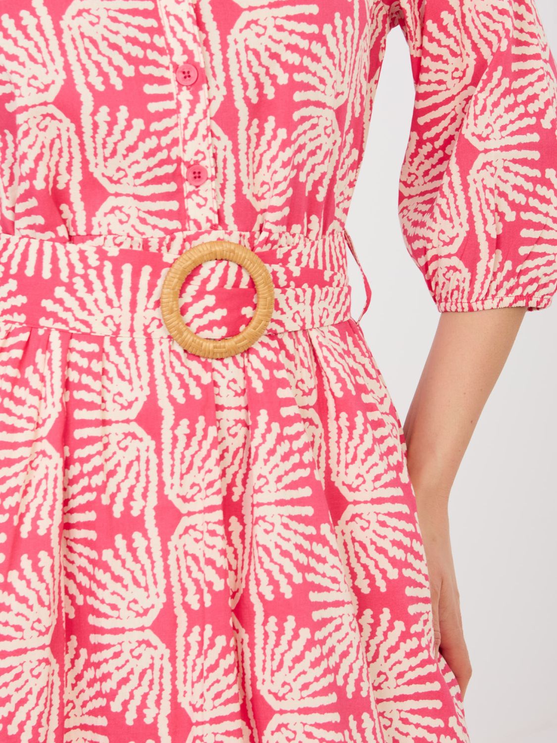 Rochie corai cu curea și volane