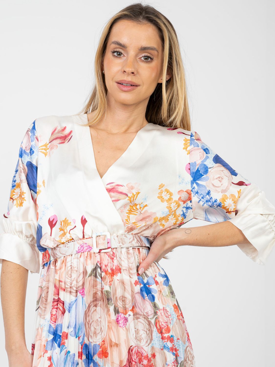 Rochie maxi ecru cu imprimeu floral și curea