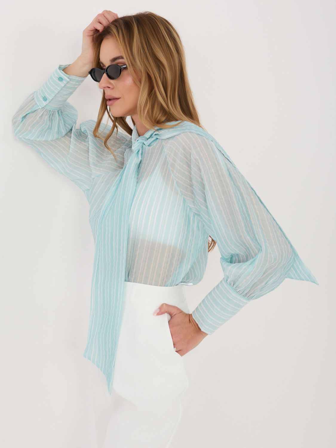 Cămașă verde mentă cu dungi, legare și mâneci bufante
