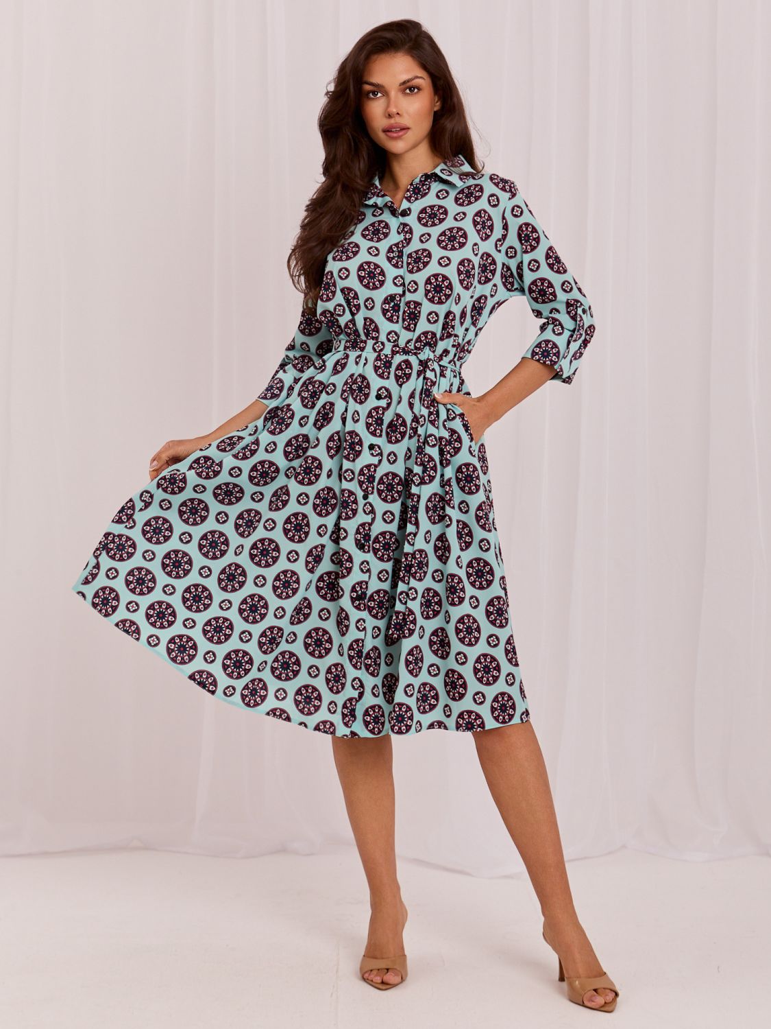 Rochie midi elegantă evazată cu curea și imprimeu