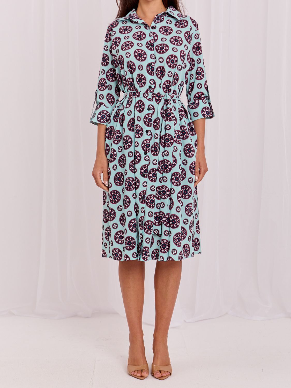 Rochie midi elegantă evazată cu curea și imprimeu