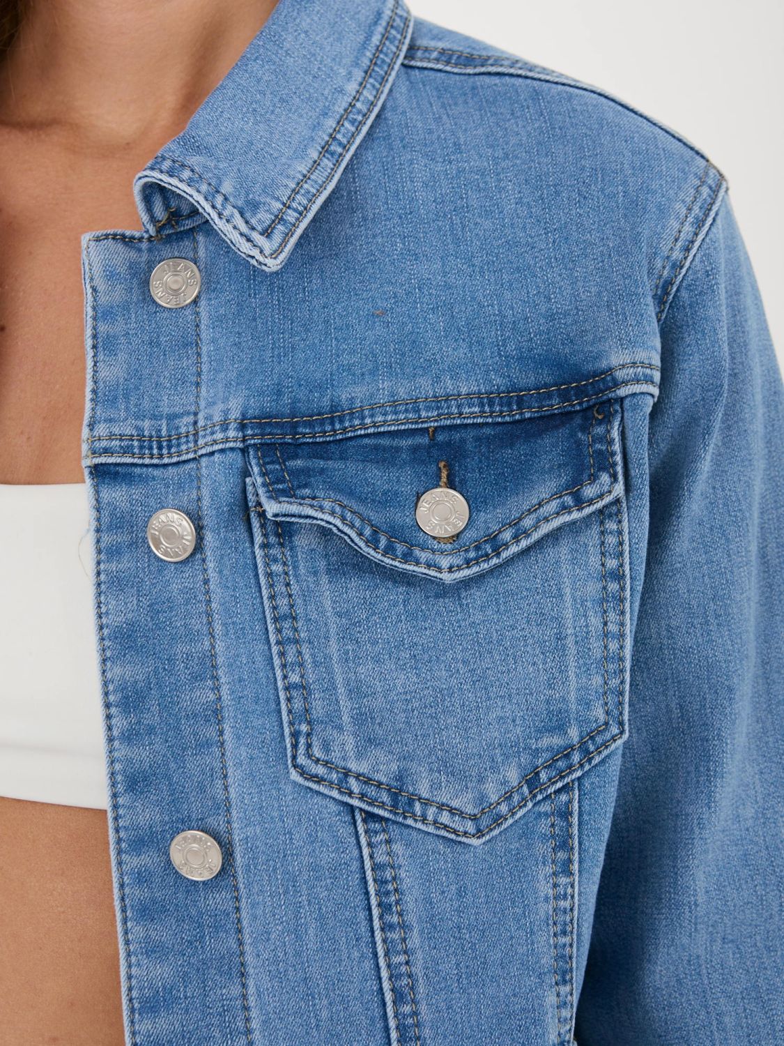 Geacă de blugi albastră cu nasturi