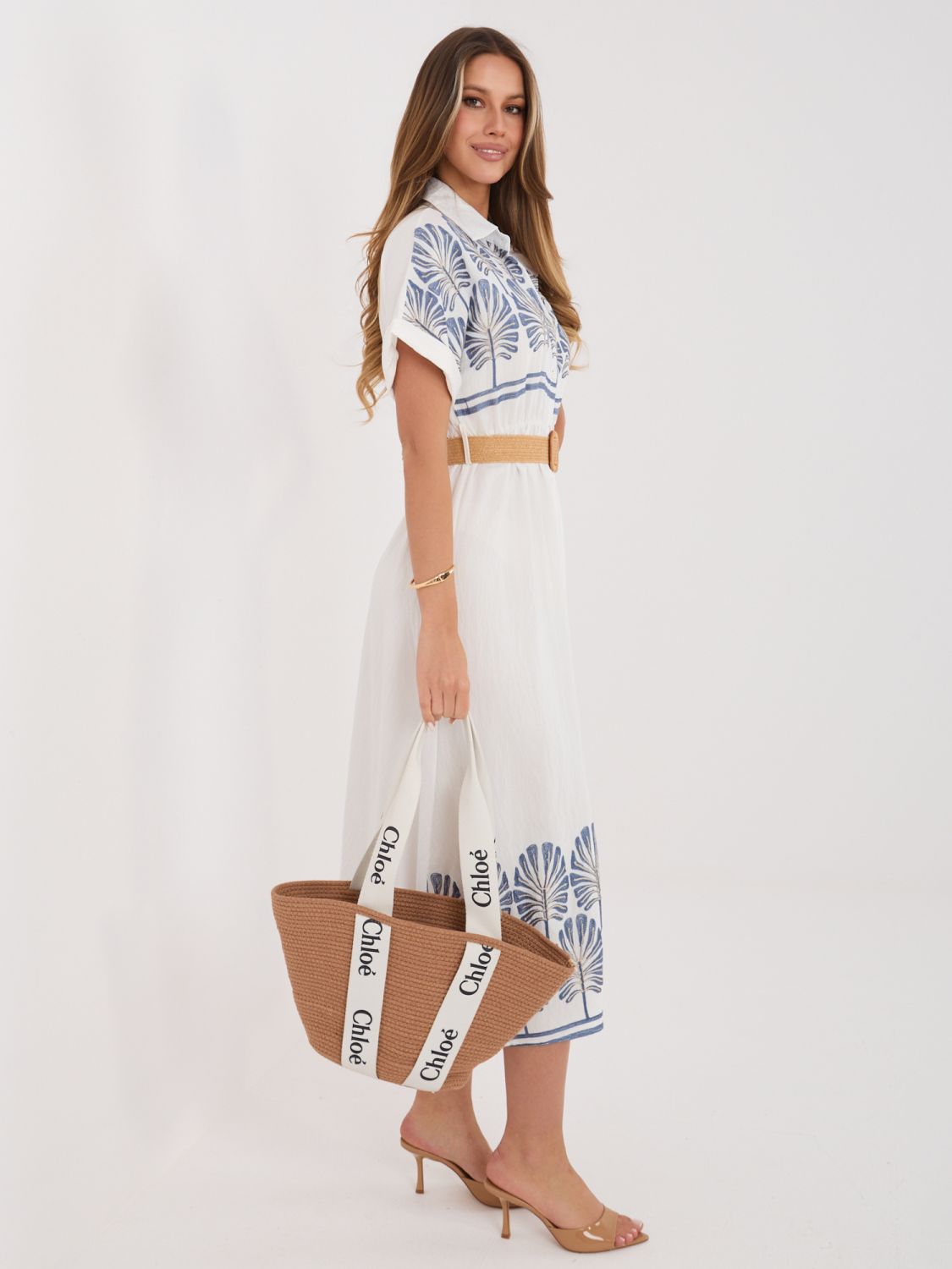 Rochie midi cămașă alb-albastră cu broderie și curea