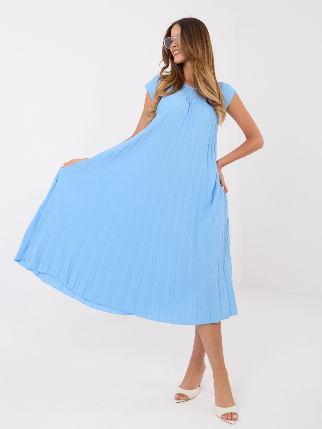 Rochie midi de cocktail albastră fără mâneci