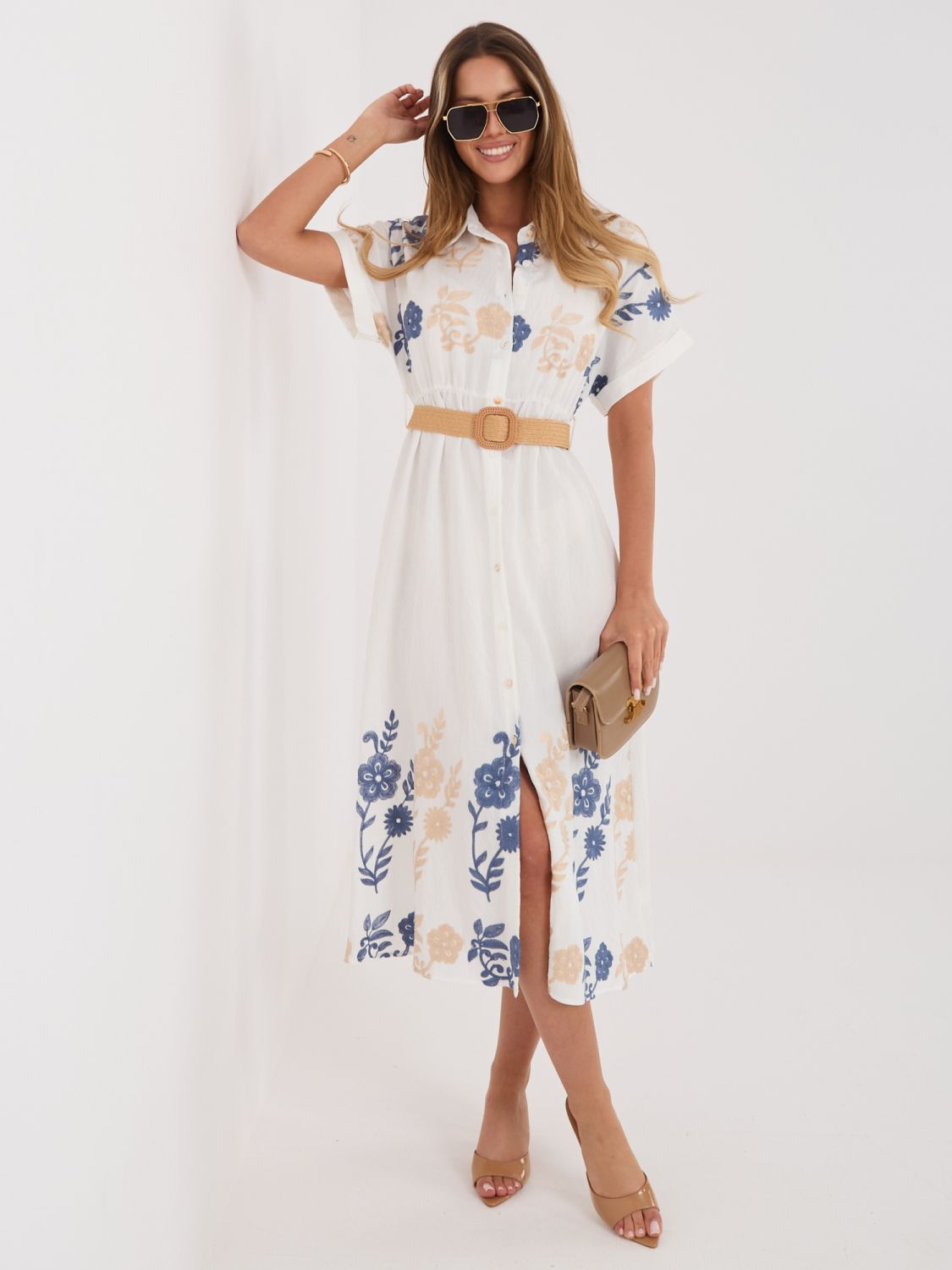 Rochie midi cămașă alb-albastră cu broderie și curea