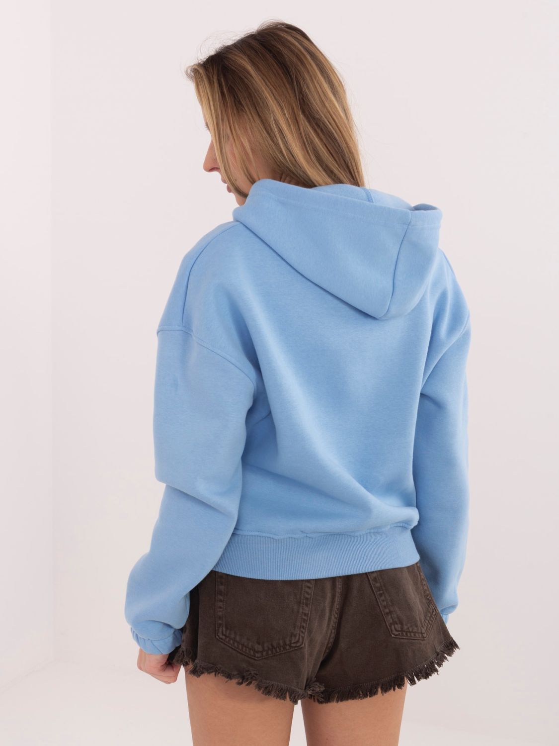 Hanorac scurt albastru cu glugă și fermoar