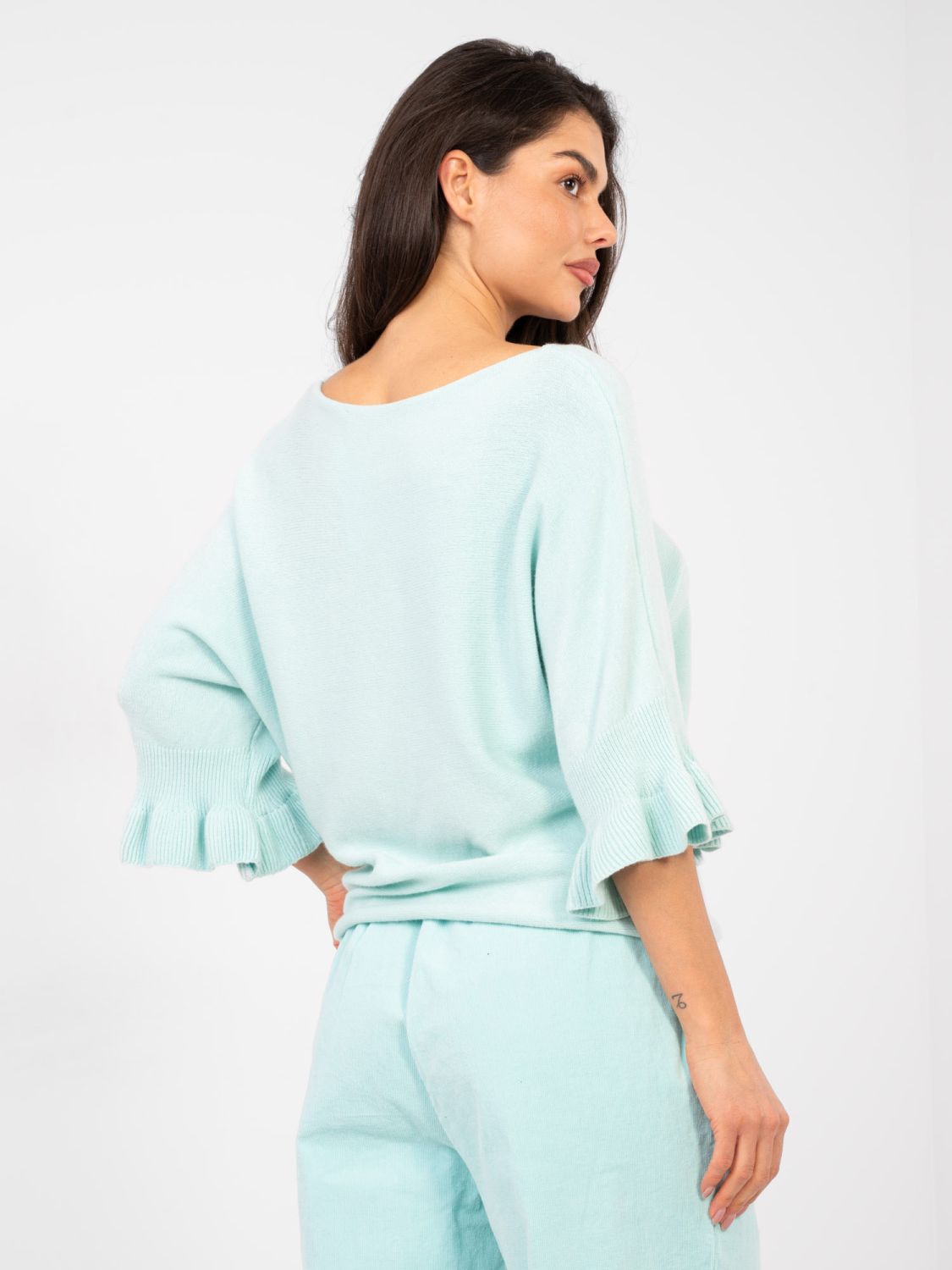 Pulover elegant albastru deschis cu volan și mânecă 3/4