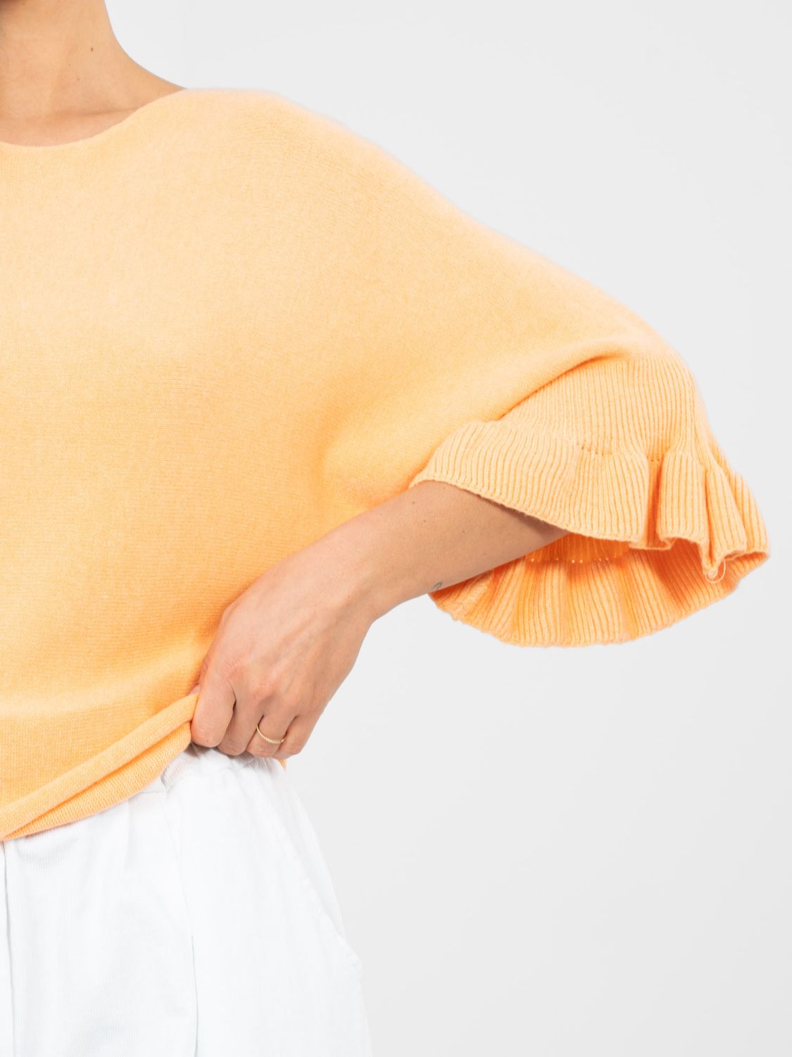 Pulover elegant portocaliu cu volan și mâneci 3/4