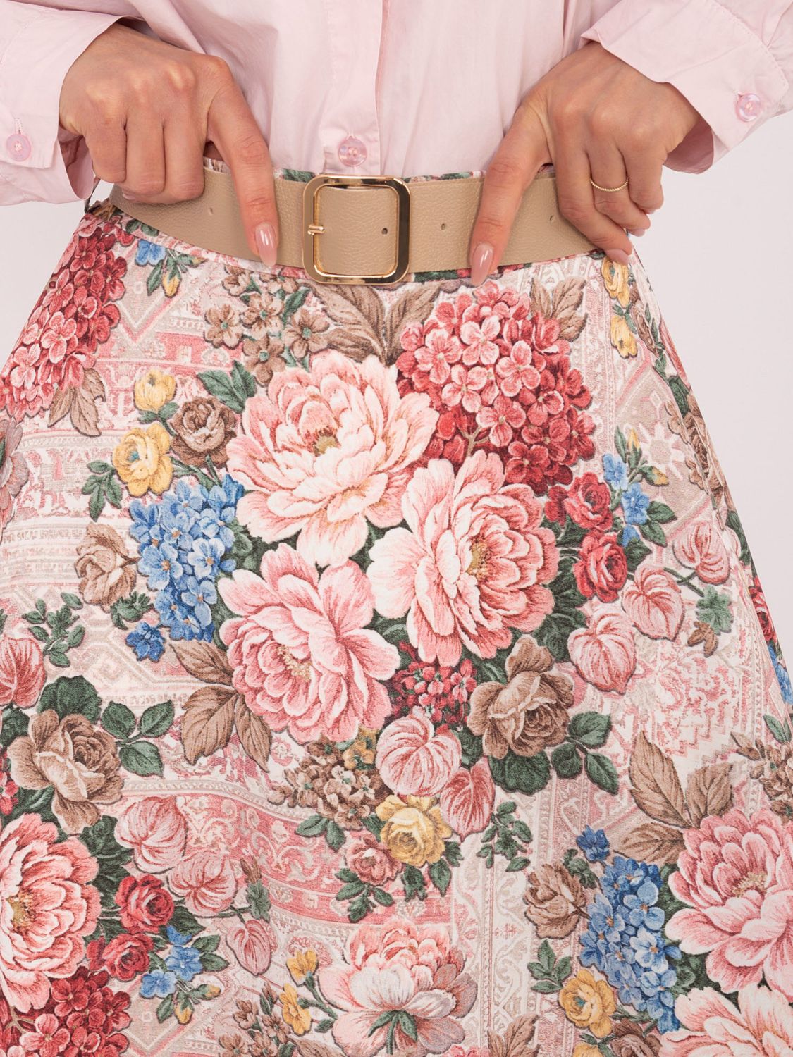 Fustă midi roz cu imprimeu floral și curea