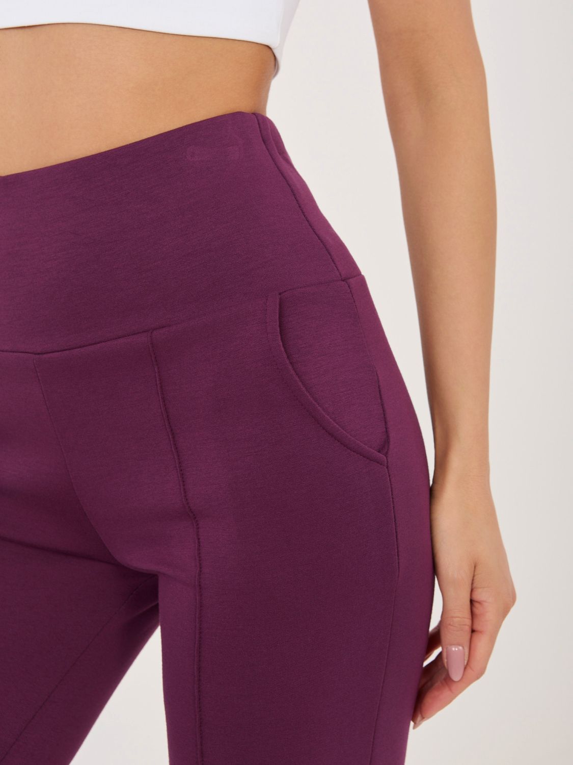 Pantaloni sport mov închis cu croială dreaptă