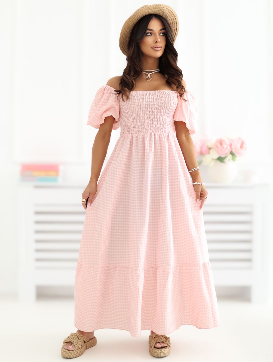 Rochie midi portocalie cu volan și model în carouri