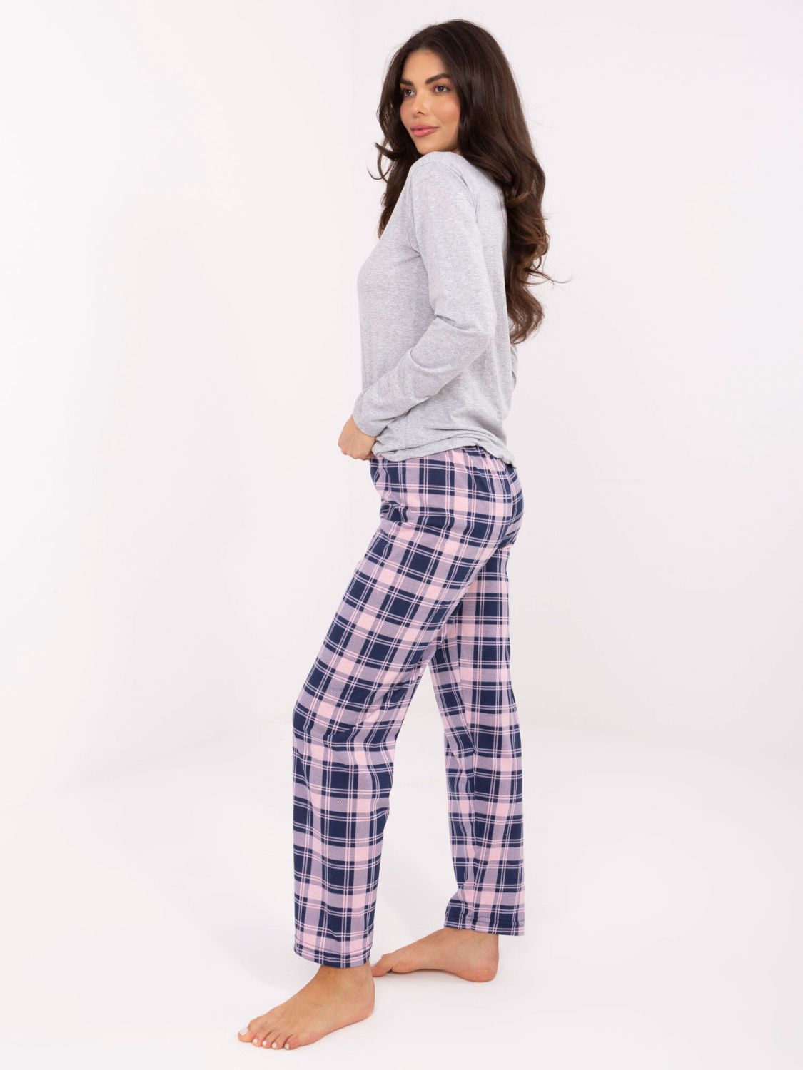 Pijamă gri cu model în carouri și nasturi