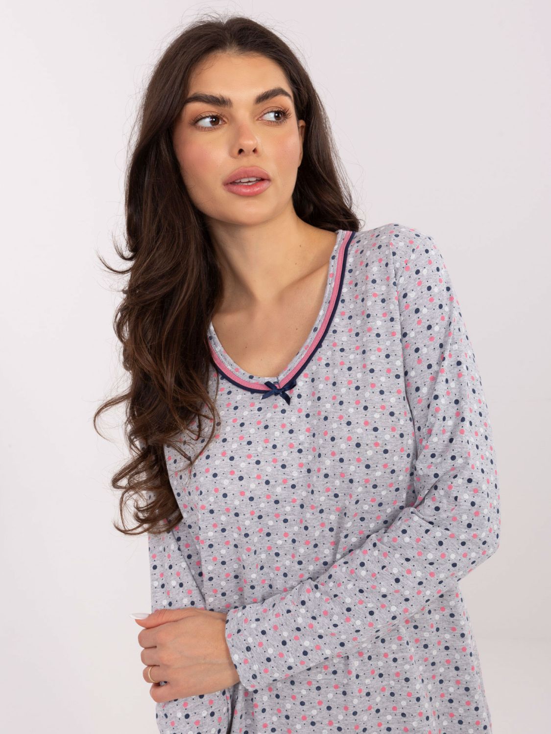 Cămașă de noapte gri cu mâneci lungi și fundiță