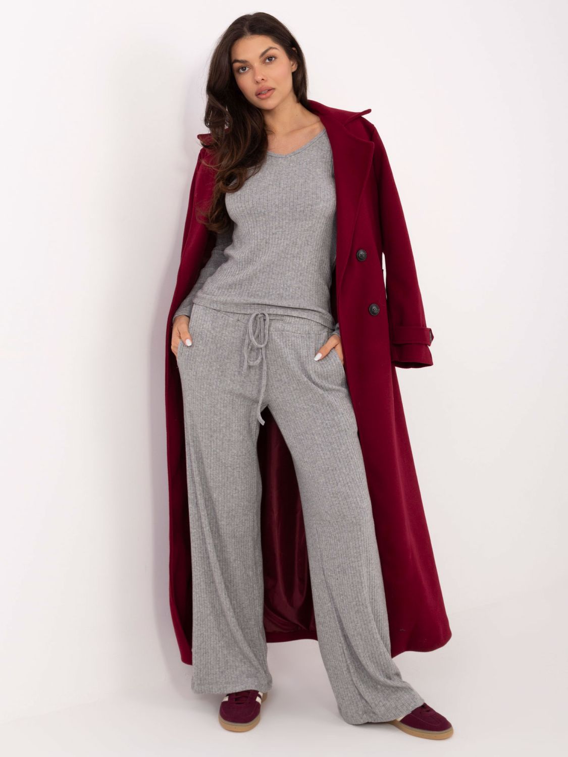 Pantaloni gri largi, tricotate, cu talie înaltă