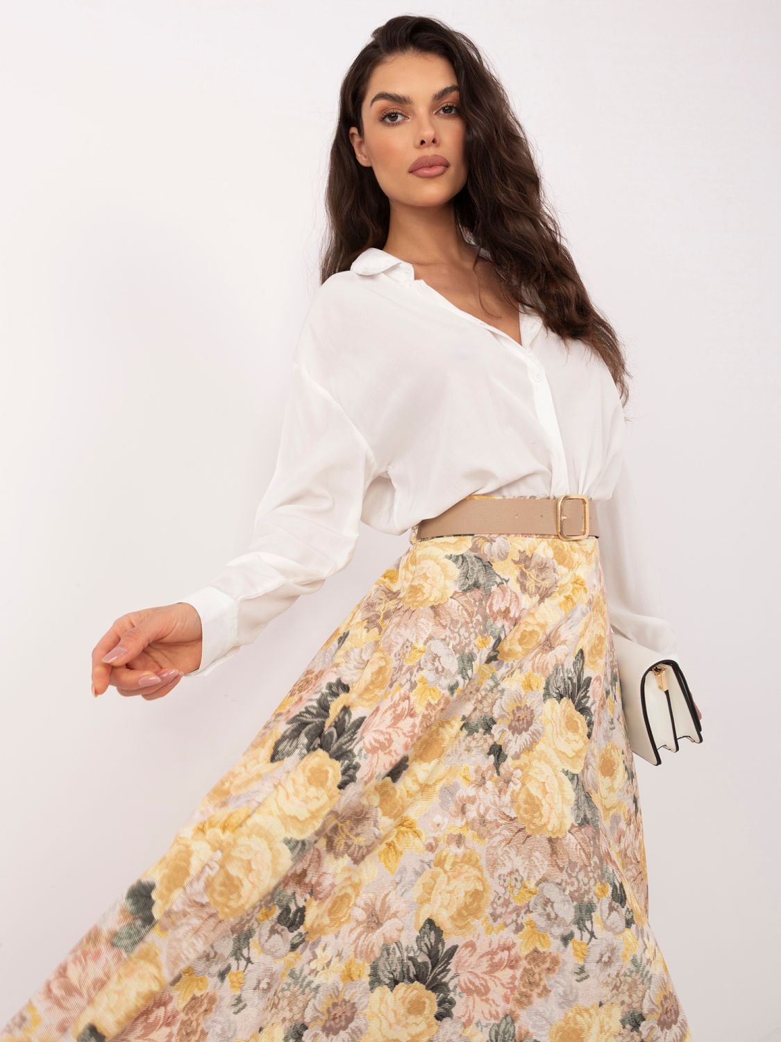 Fustă midi galbenă cu imprimeu floral și curea