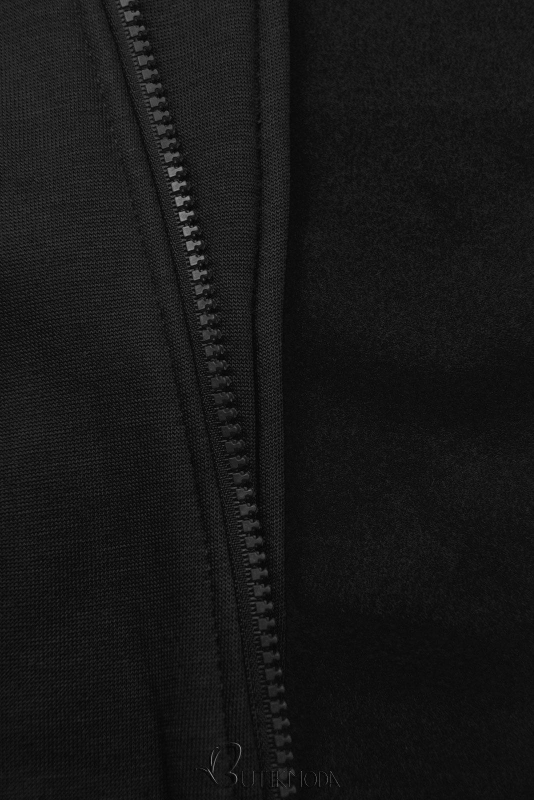 Hanorac negru cu căptușeală colorată în glugă