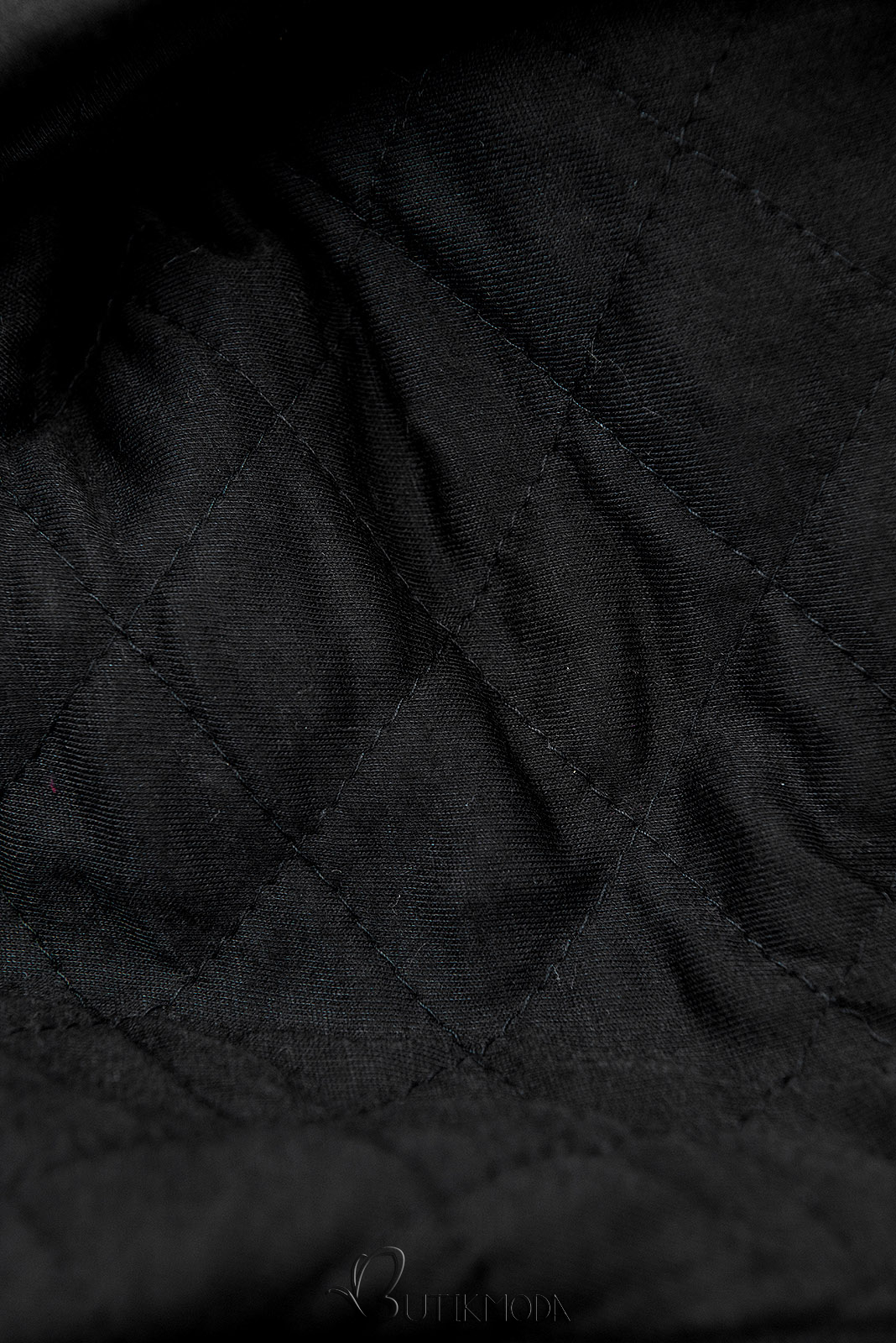 Hanorac negru cu glugă matlasată