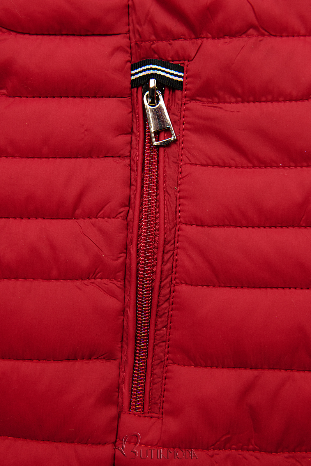 Jachetă de tranziție matlasată roșie