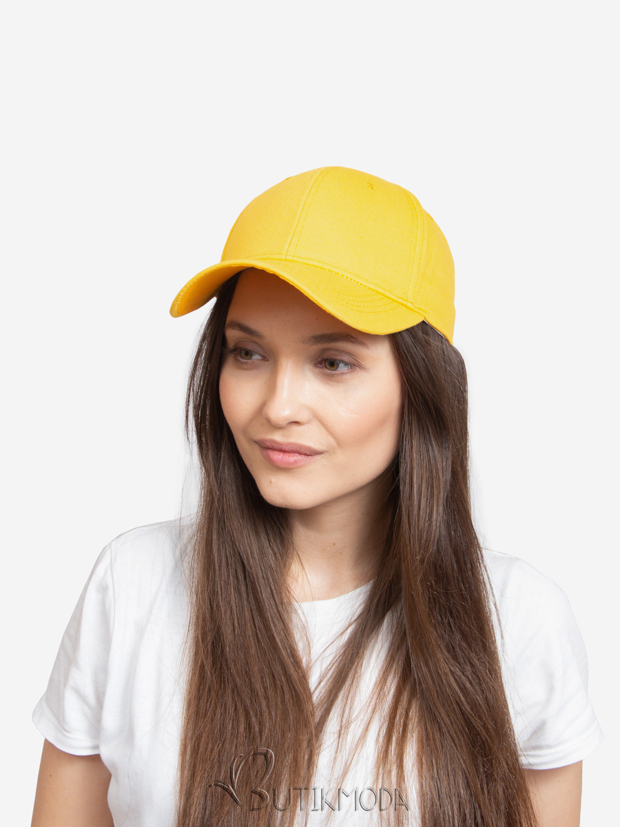 Șapcă galbenă într-o croială simplă