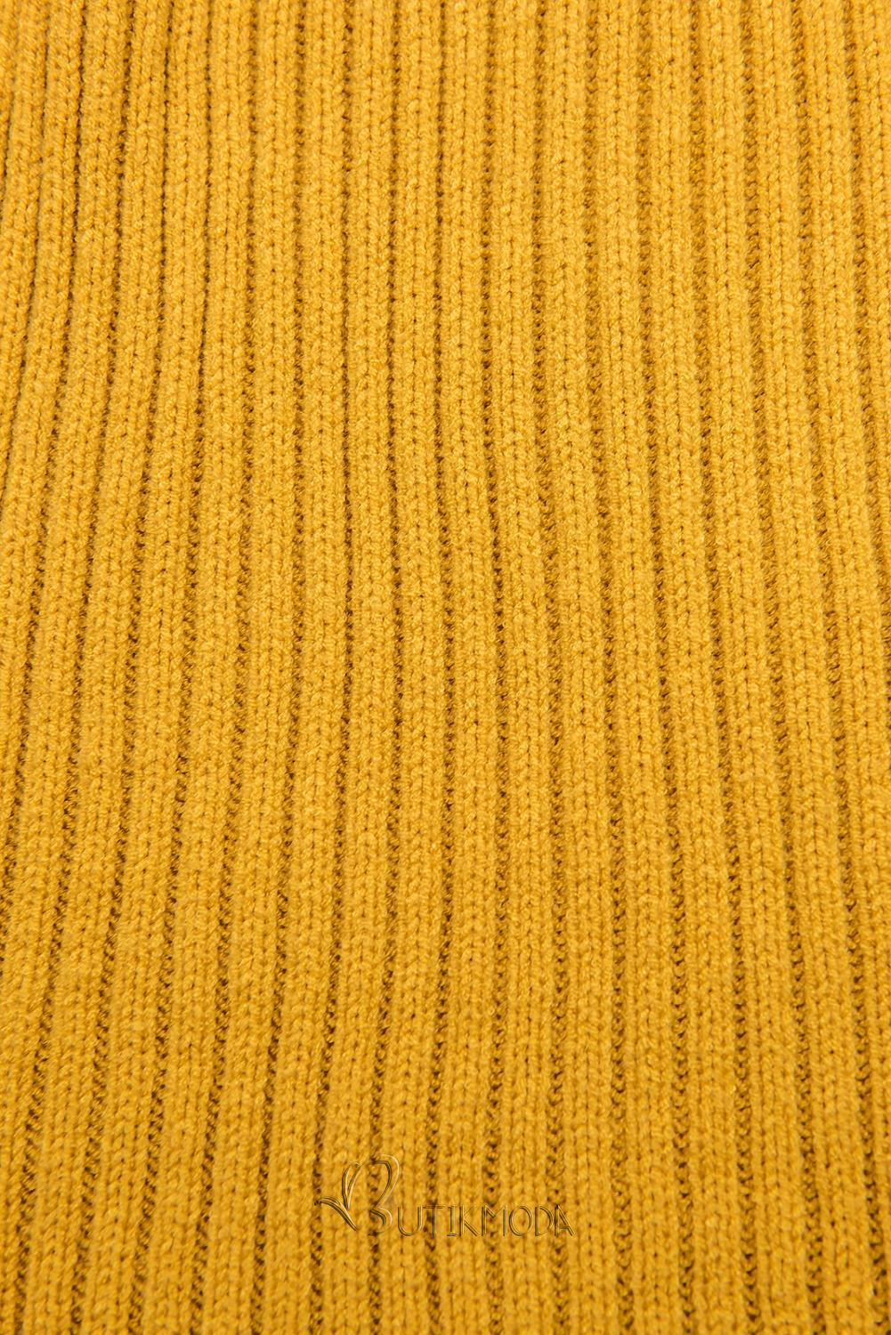 Rochie galbenă din tricot cu guler înalt