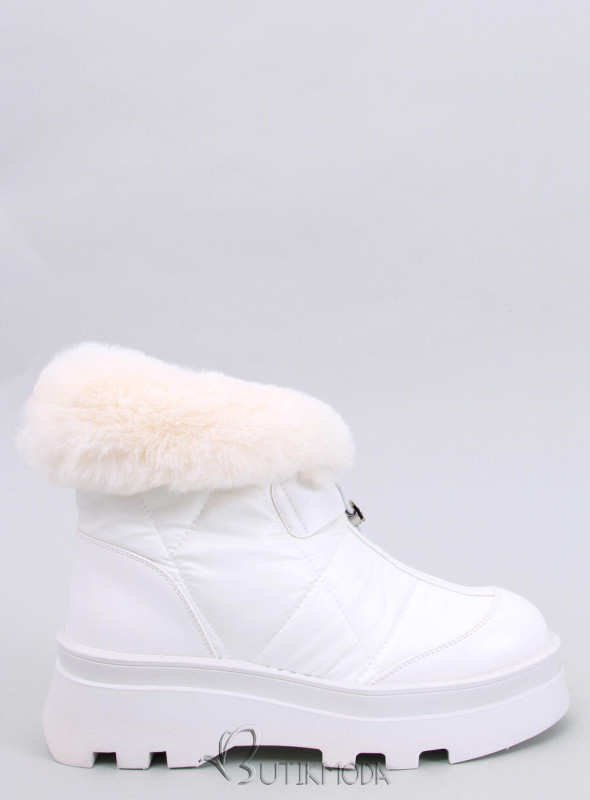 Pantofi de zăpadă albi pe o platformă înaltă