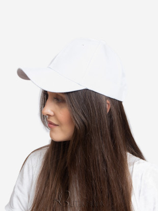 Șapcă albă într-o croială simplă