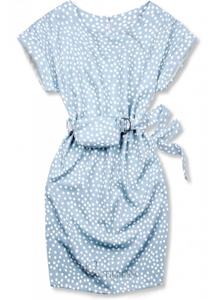 Rochie albastru deschis cu buline și o geantă mică în talie