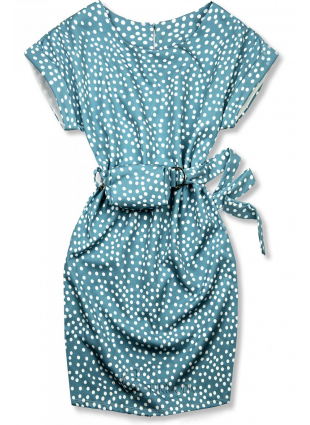 Rochie albastră cu buline și o geantă mică în talie