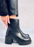 Botine negre pe toc stabil