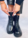 Botine negre cu șireturi