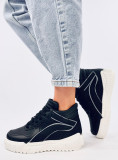 Adidași negri la gleznă