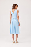 Rochie midi bleu cu decolteu petrecut și bretele late