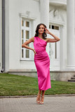 Rochie midi satinată pe un umăr, culoare amarant