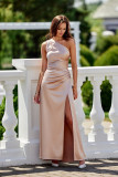 Rochie maxi satinată pe un umăr, culoare bej