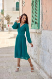 Rochie evazată cu decolteu petrecut și mâneci lungi, verde deschis