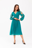 Rochie evazată cu decolteu petrecut și mâneci lungi, verde deschis