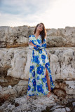Rochie lungă cu model și legare la spate