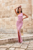 Rochie maxi mulată pe un umăr cu sclipici roz