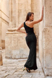 Rochie maxi mulată pe un umăr cu sclipici, neagră