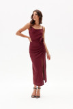 Rochie midi cu drapaj și trandafir decorativ în culoare bordo