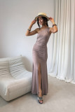 Rochie maxi maro deschis cu despicătură pe picior