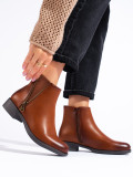 Botine joase maro cu fermoar decorativ